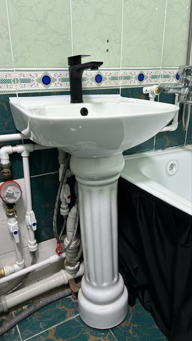 Продам раковину с тюльпаном