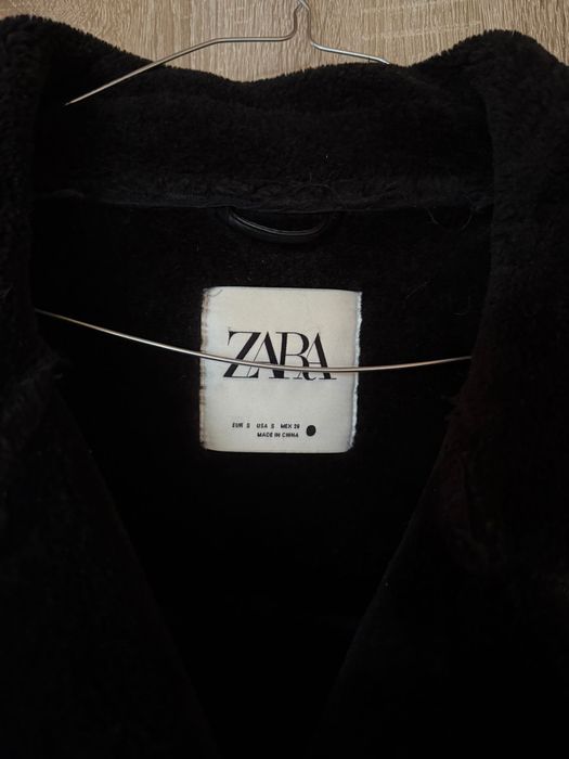 Geaca de femei imblanita de la Zara in stare ff buna