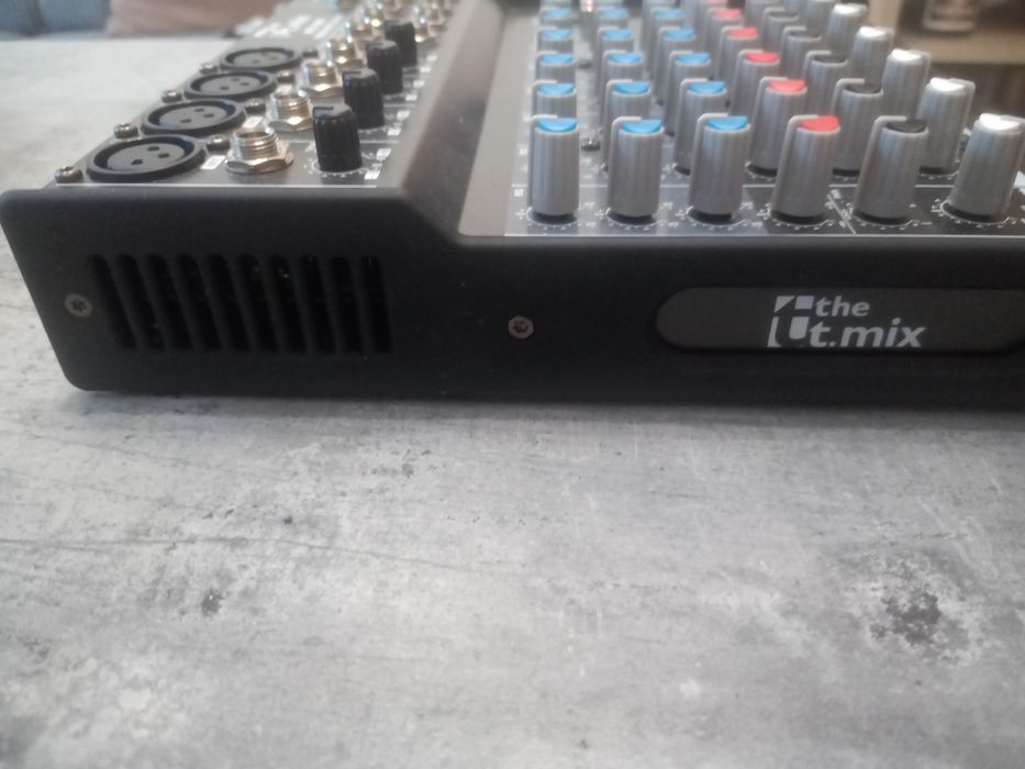 Mixer audio Yamaha MG12/4 și Tmix 802