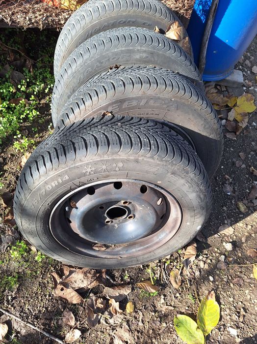 Всесезонни гуми,вървят с джантите