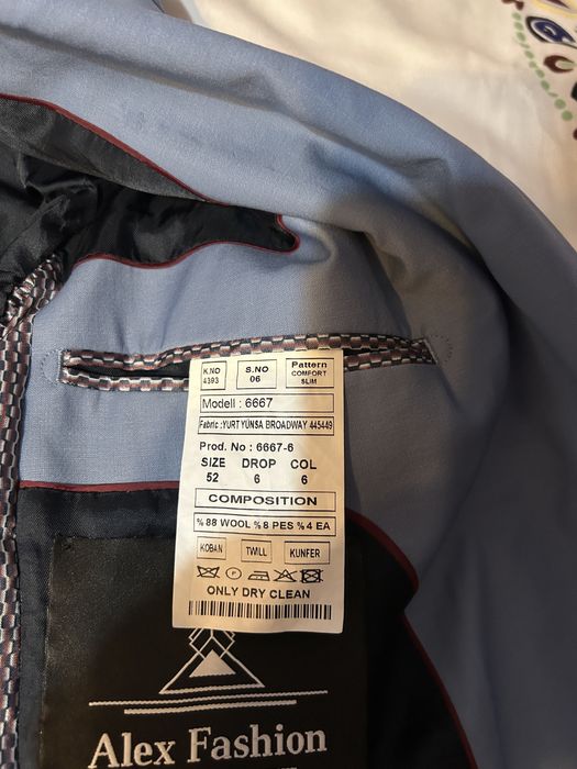 Vând costum eveniment