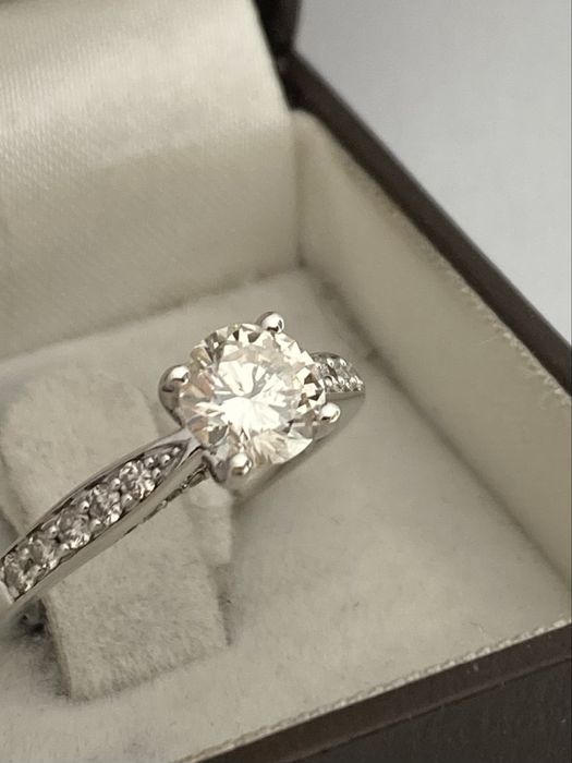 Inel aur alb cu diamant central 0.95ct