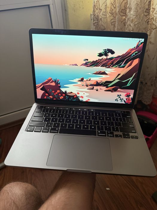 MacBook Pro M1, 8GB RAM, 256GB SSD – stare foarte bună