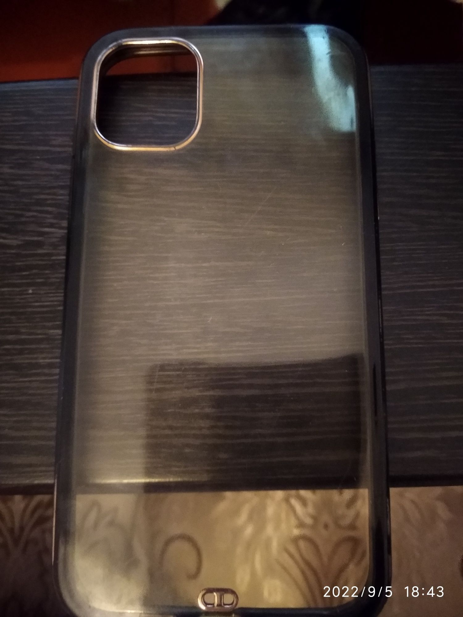 Чехол iPhone в хорошем состоянии