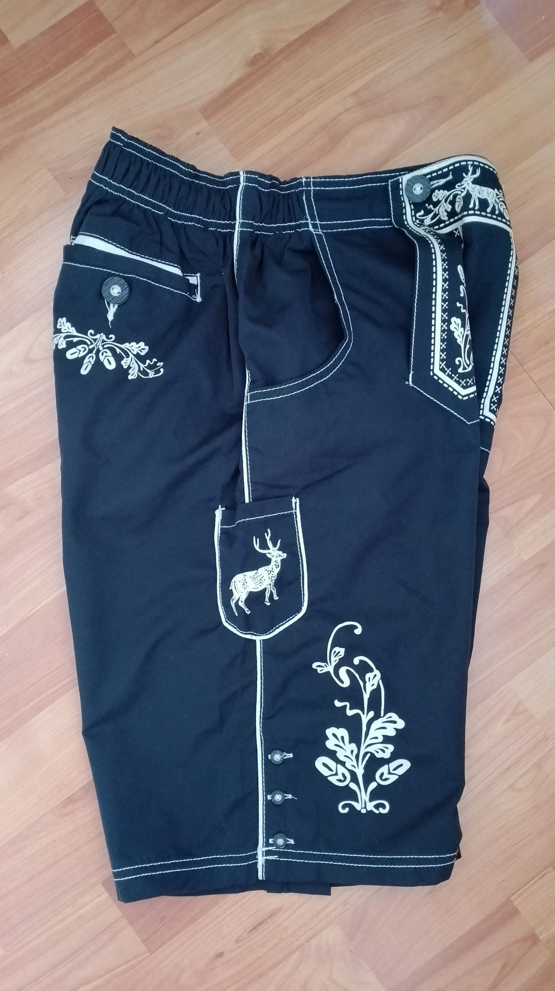 Pantaloni scurți
