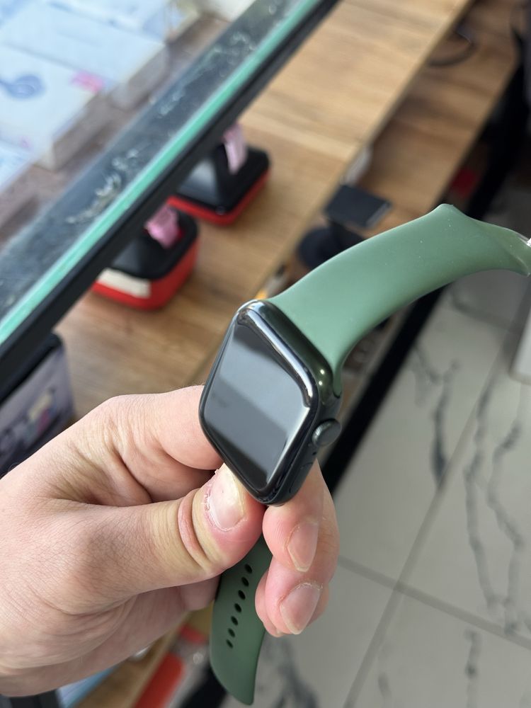 Apple watch 7/45mm 95%yomkost Green