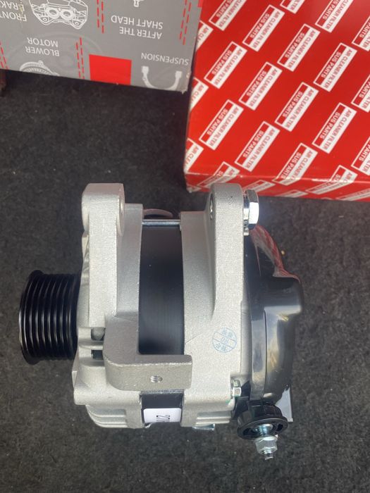 Продам генератор на Toyota Camry 40