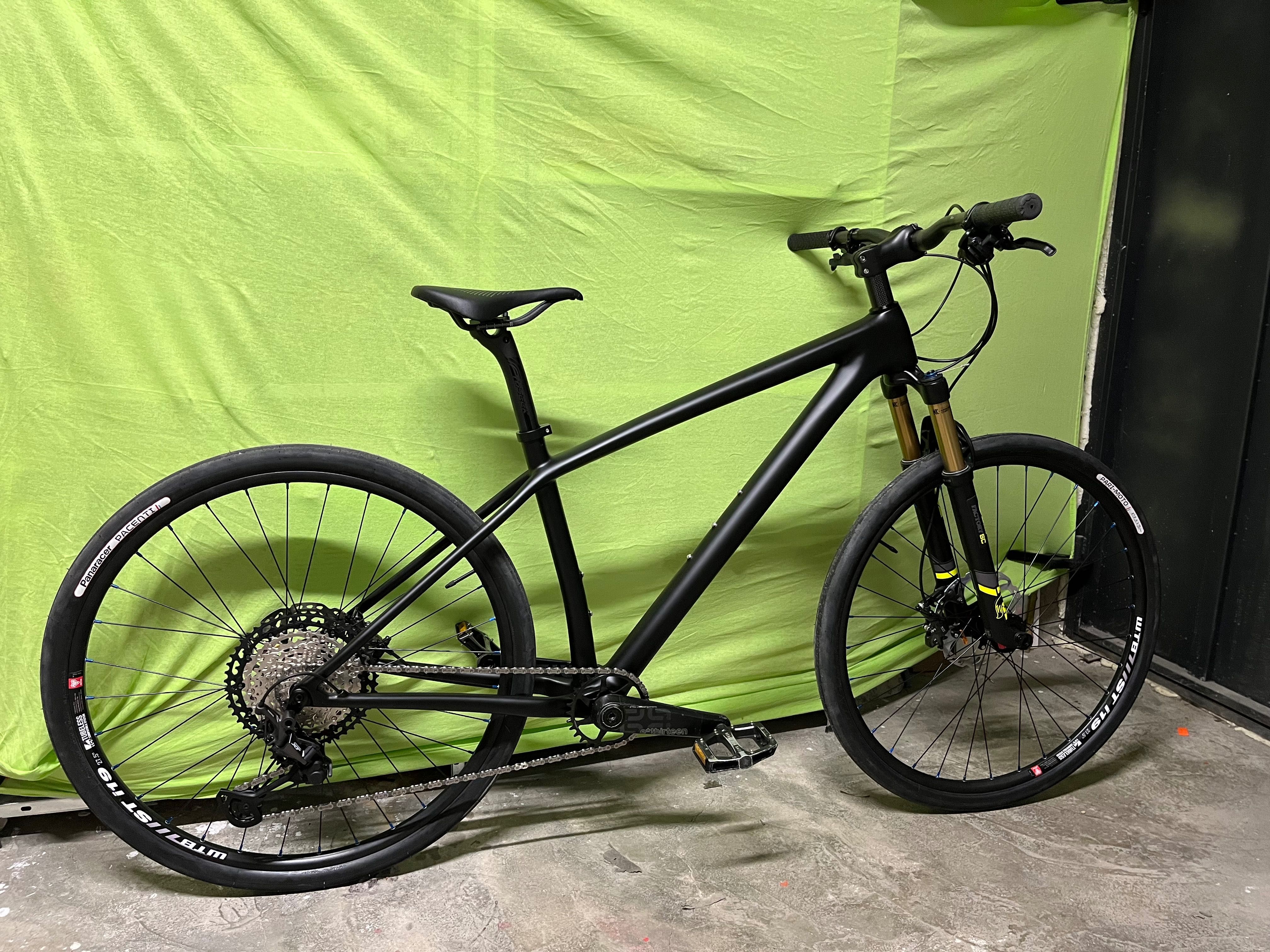 Ултра лек карбонов MTB велосипед 8.5кг, Fox 32, DEORE XT монтаж