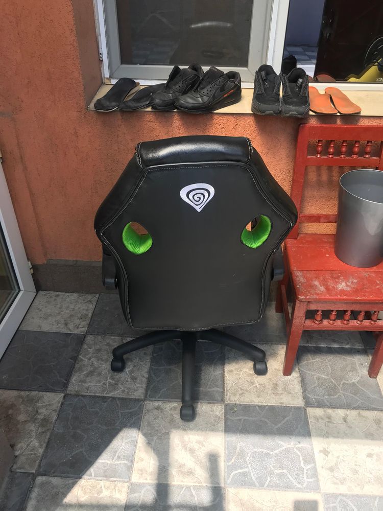 Scaun de birou aproape nou