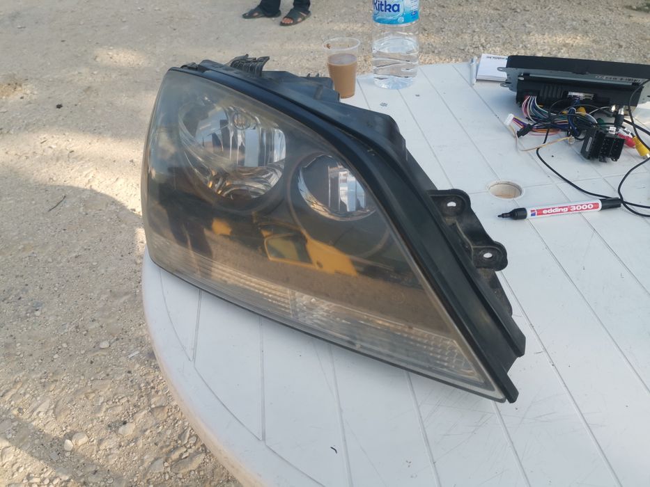 Десен фар за Киа Соренто 02-11 г.