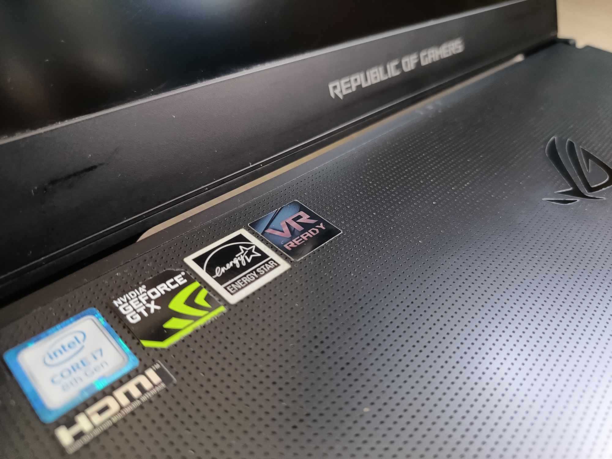 Laptop Gaming ASUS Rog Zephyrus GX501GI GTX1080 SSD 1Tb, i7-8750, 16GB