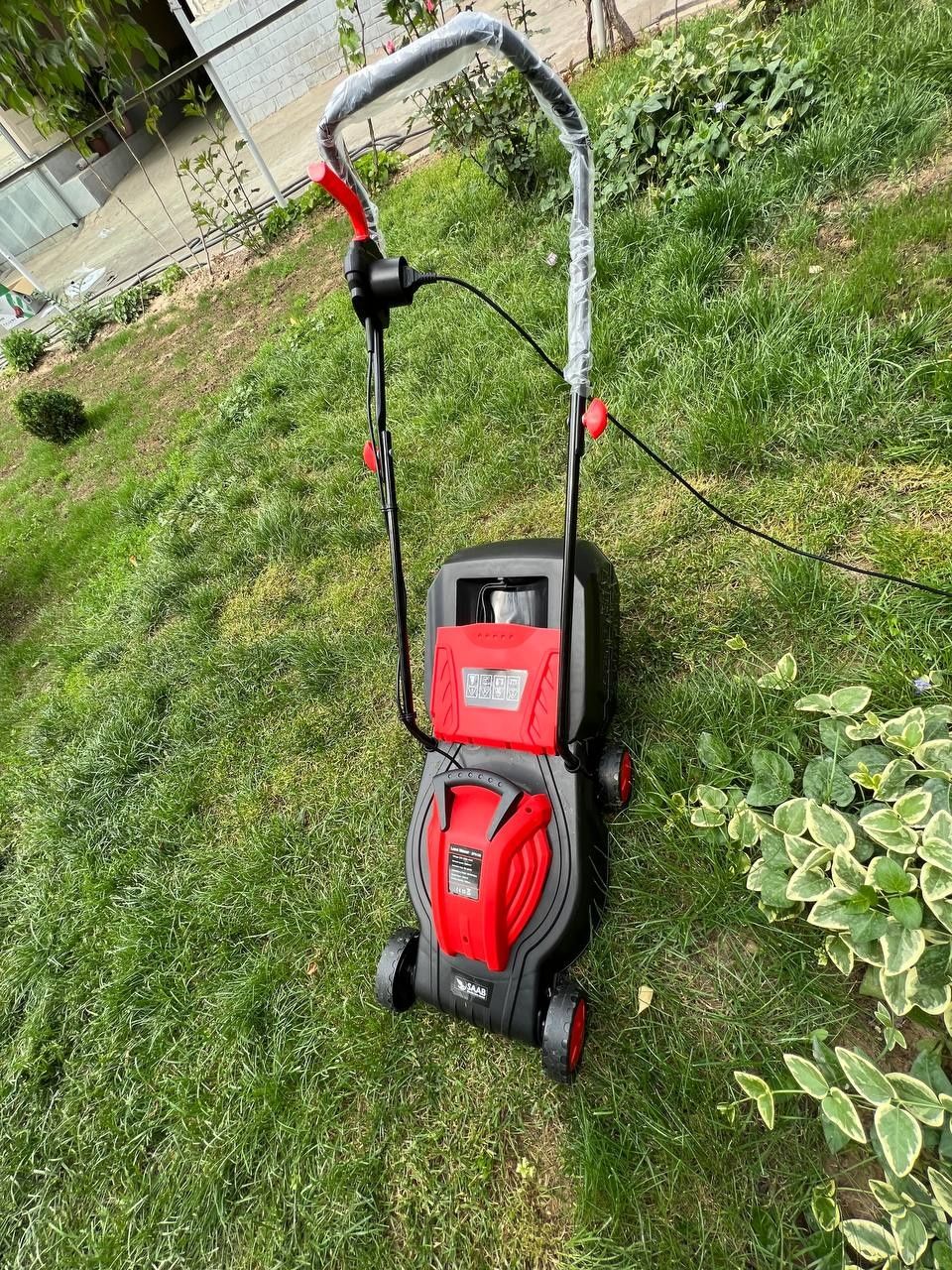 Gazon kasilka O't o'rgich 50L Saab