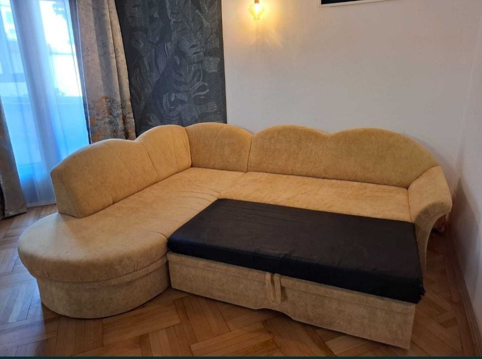 Colțar extensibil și lada de depozitare.