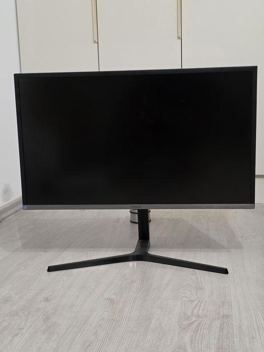 Monitor Samsung QLED UHD 32 inchi