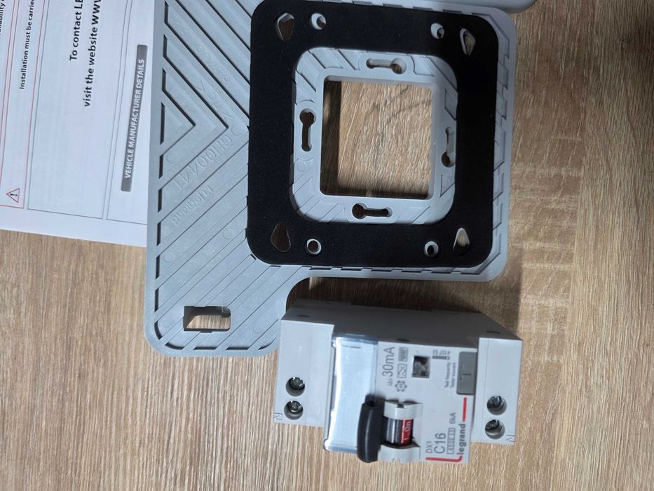 Priza incarcare masini electrice Legrand Green Up Access 090470