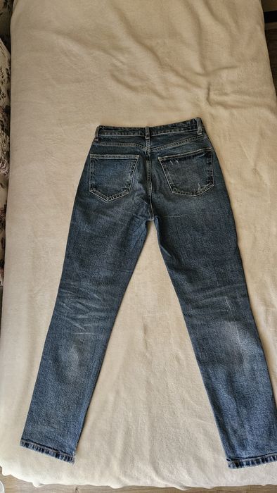 Дънки Zara с прокъсан елемент