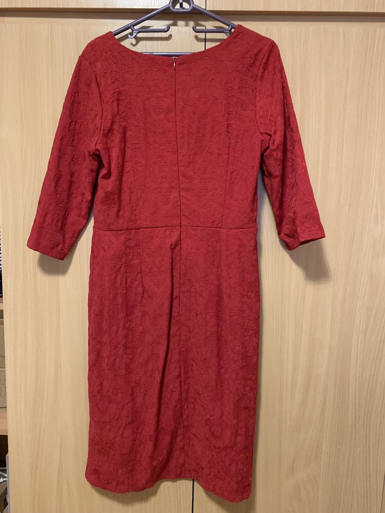 Плътна червена рокля