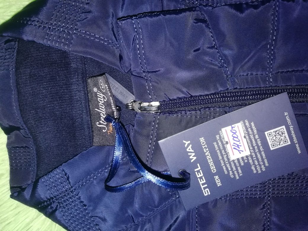 Продам подрастковую кофту на мальчика, темно синего цвета