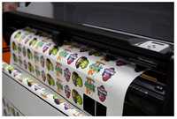 Etichete adezive, stickere autocolante, print si decupare automatizata