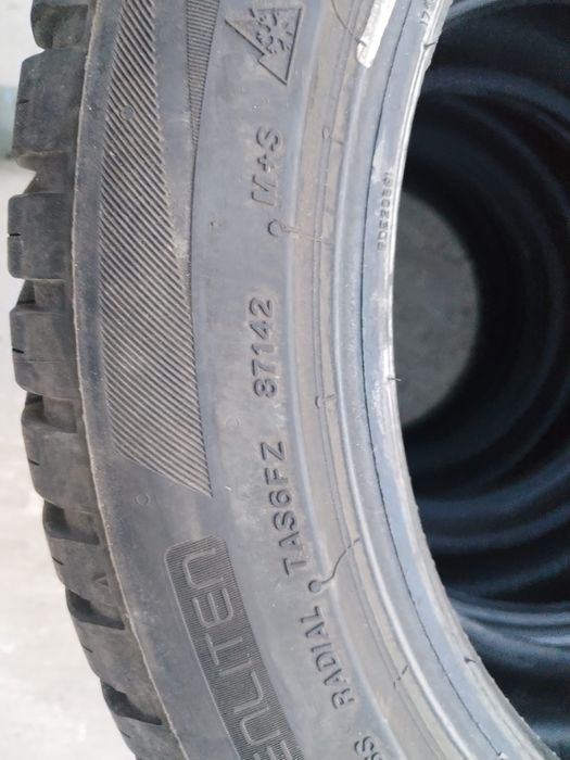 Vând set cauciucuri 2024 Bridgestone 215 50 R 17 a