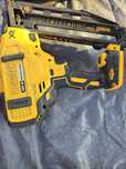 Pistoale cuie dewalt 18v 800lei bucata
