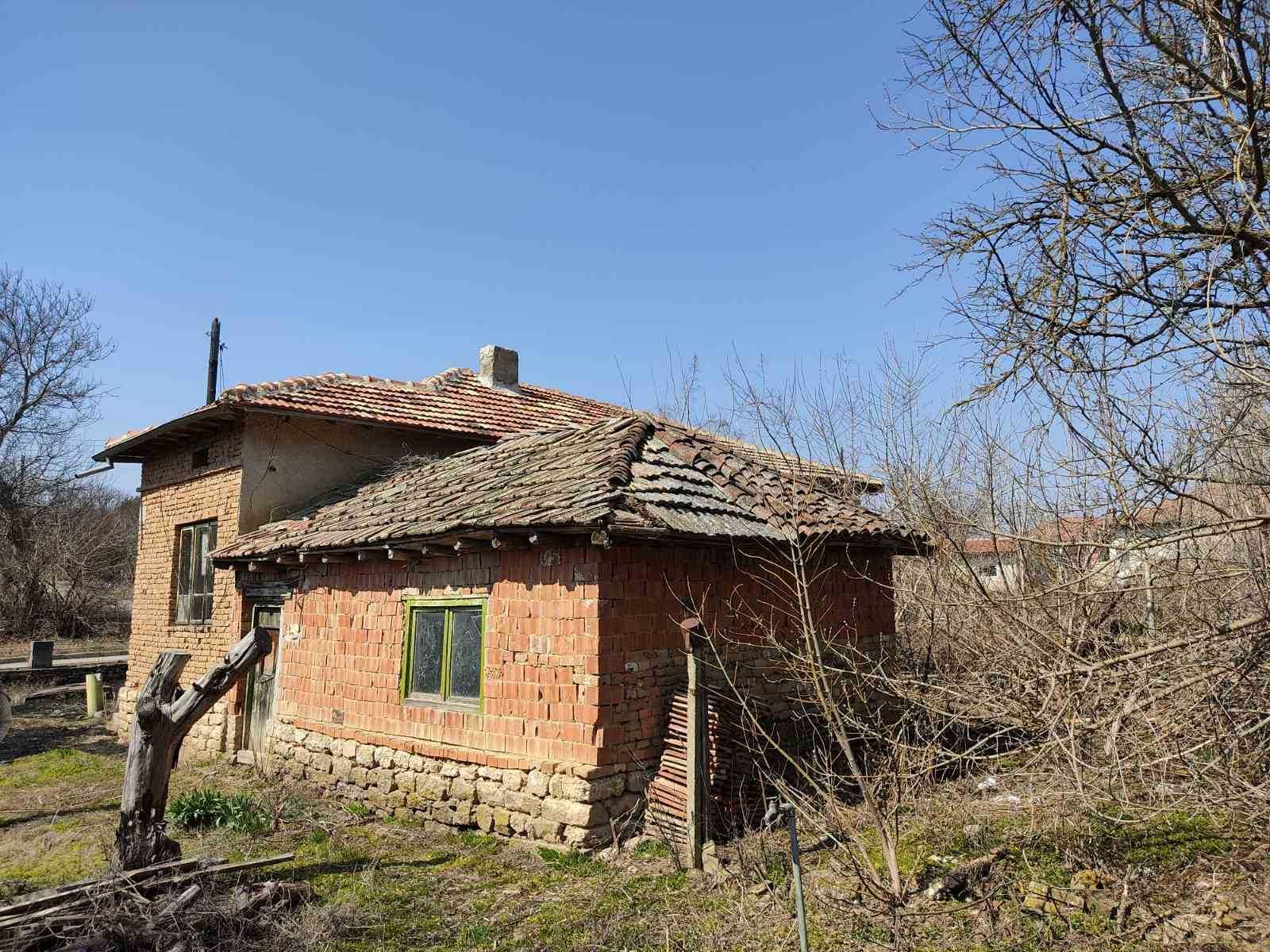 Къща на 14 км от гр. Г. Тошево в с. Изворово