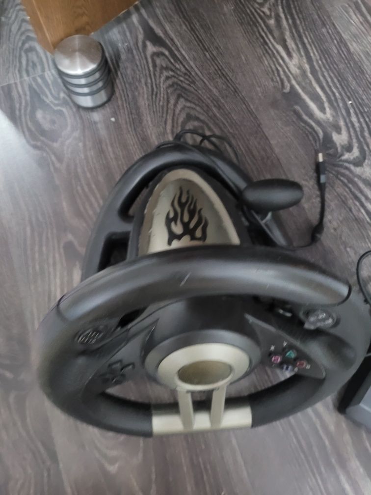 Vând Volan de gaming