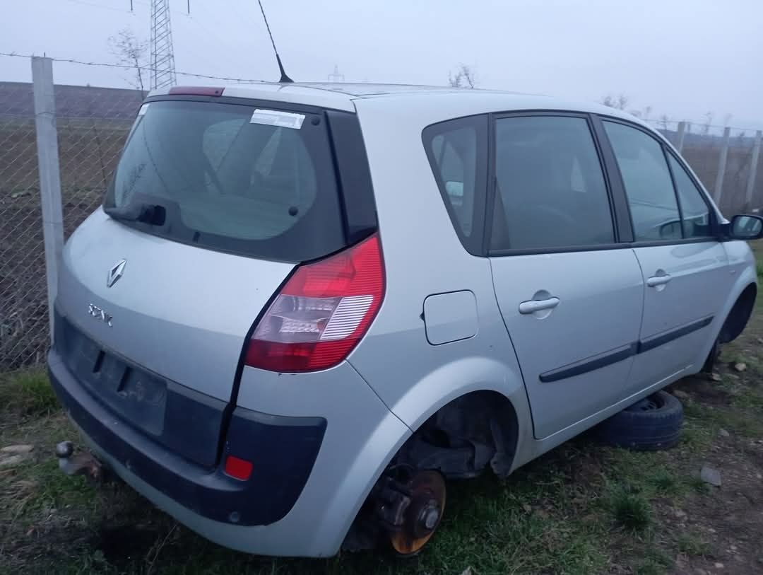 Dezmembrez Renault scenic 2