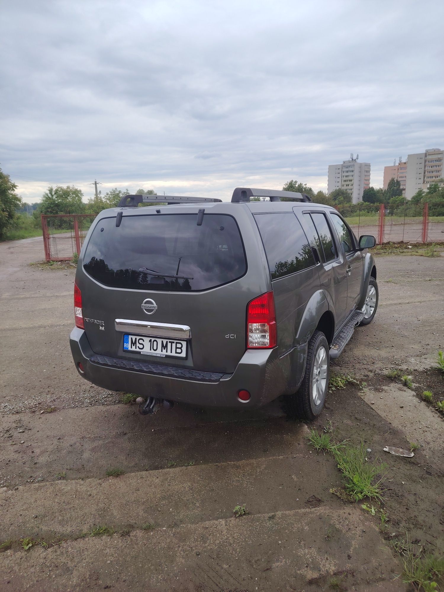 Vând Nissan Pathfinder 2.5 4x4