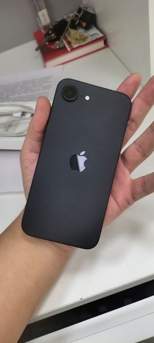 Продам iPhone 16e
