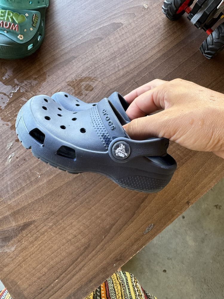…………crocs c9 ……………….