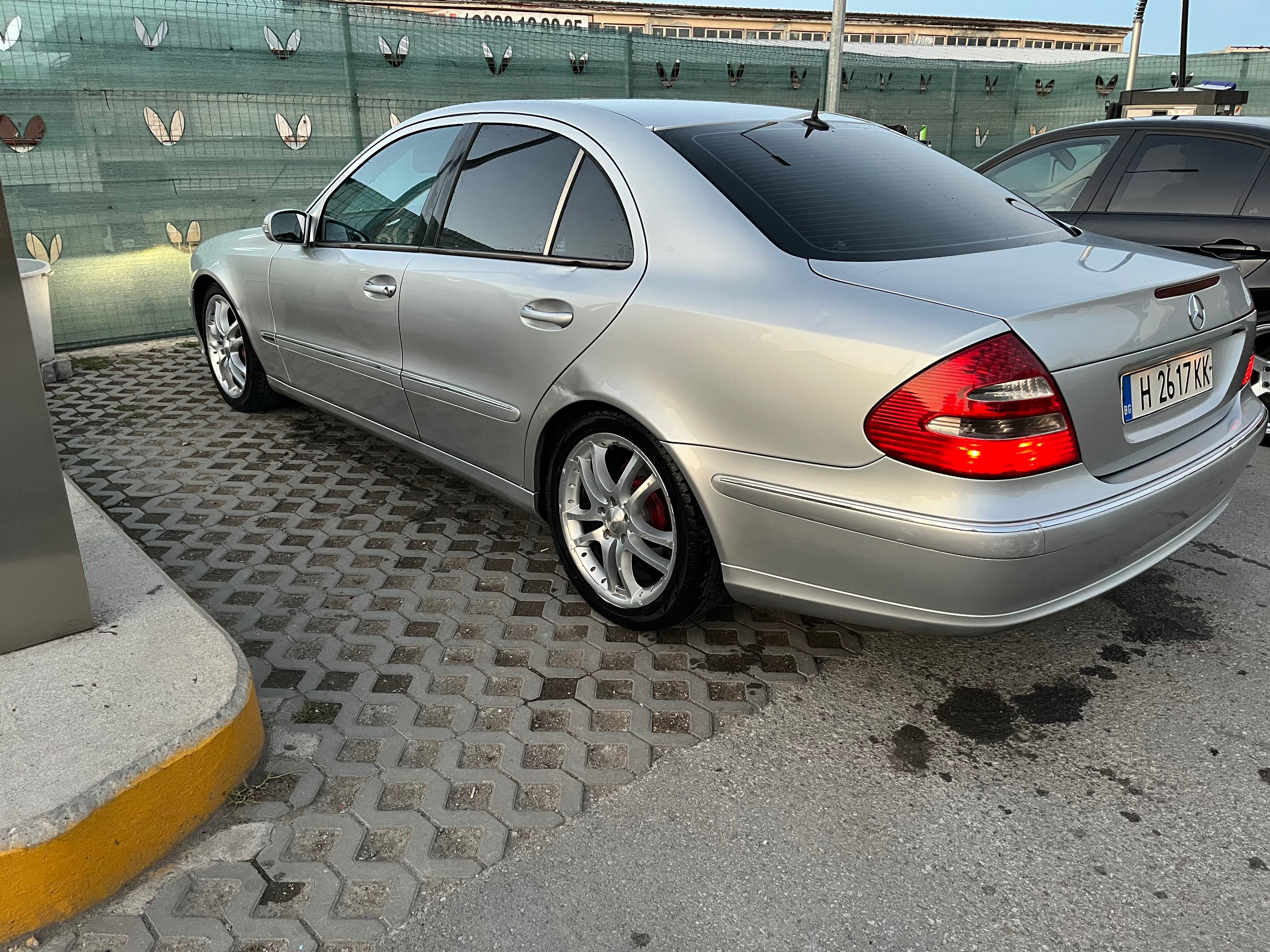 Мерцедес Е320 204 к.с 2003г