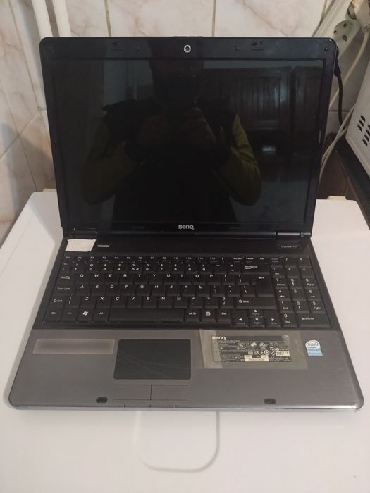 Vând laptop Benq A53