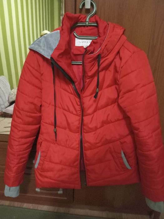 Куртка женская 46 размер