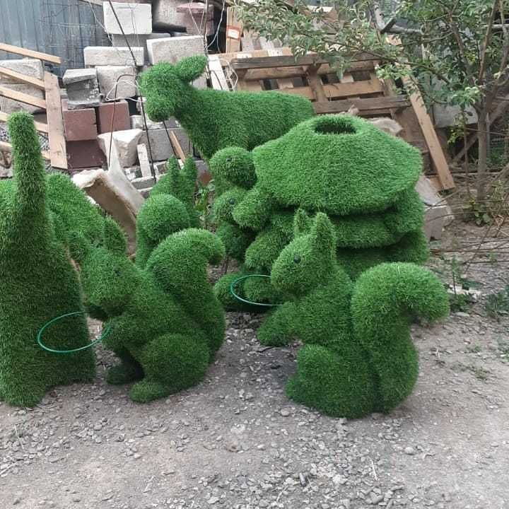Скульптуры из искусственной травы