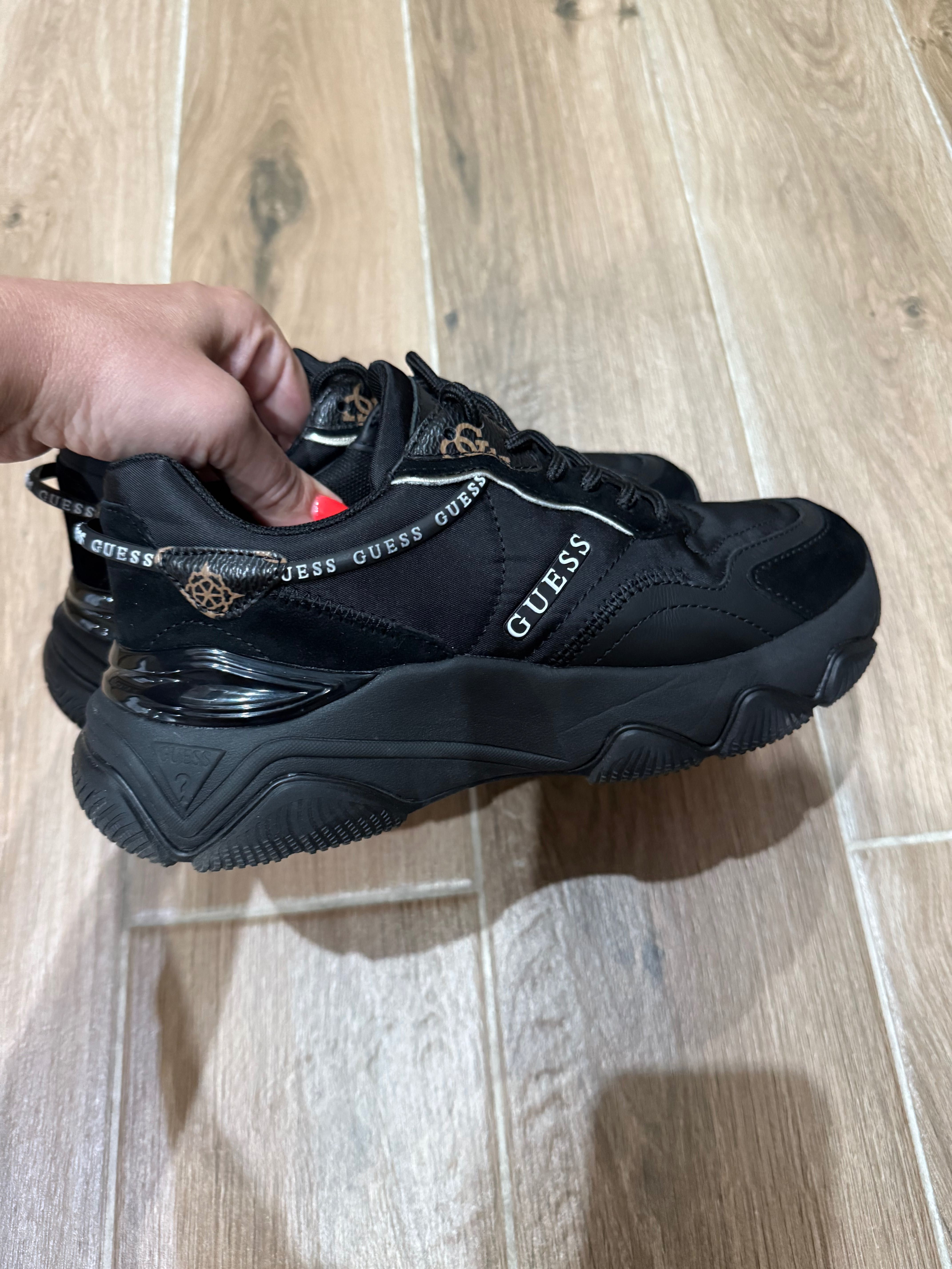 Guess оригинални сникърси