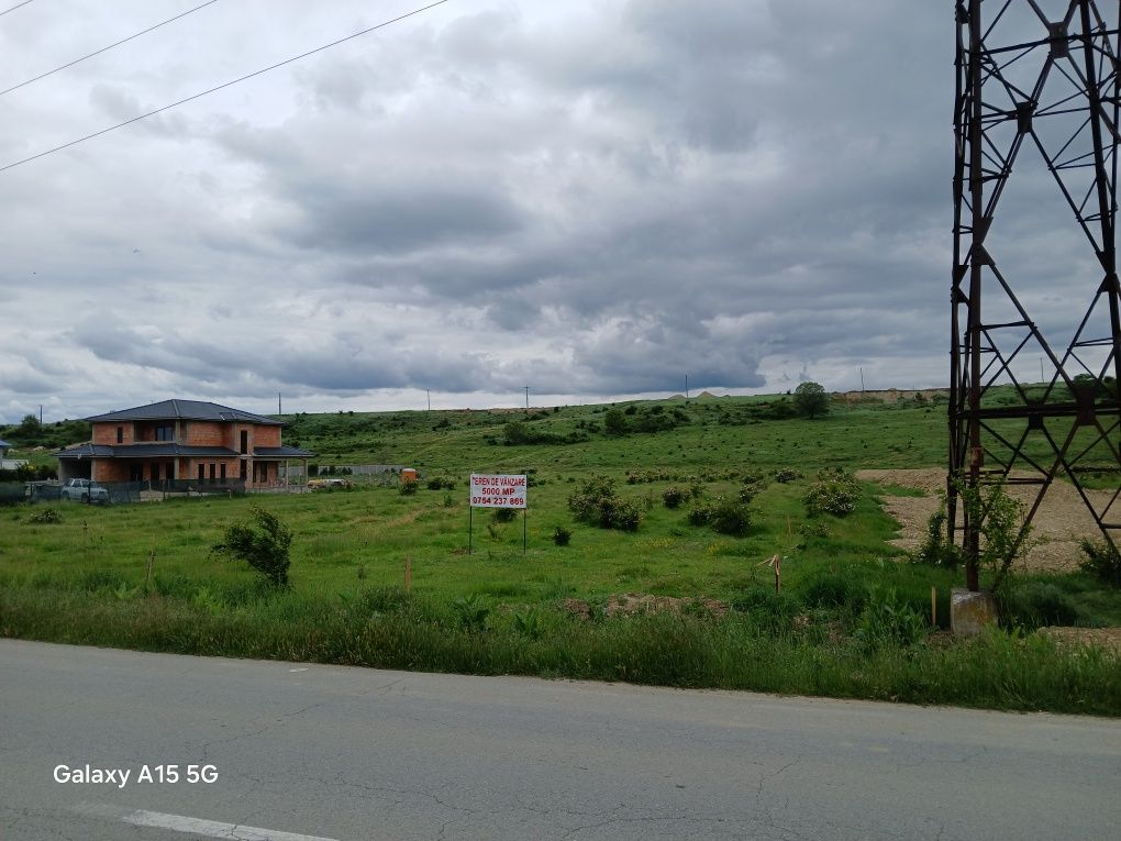 Vând teren intravilan , str. Merilor 5000mp