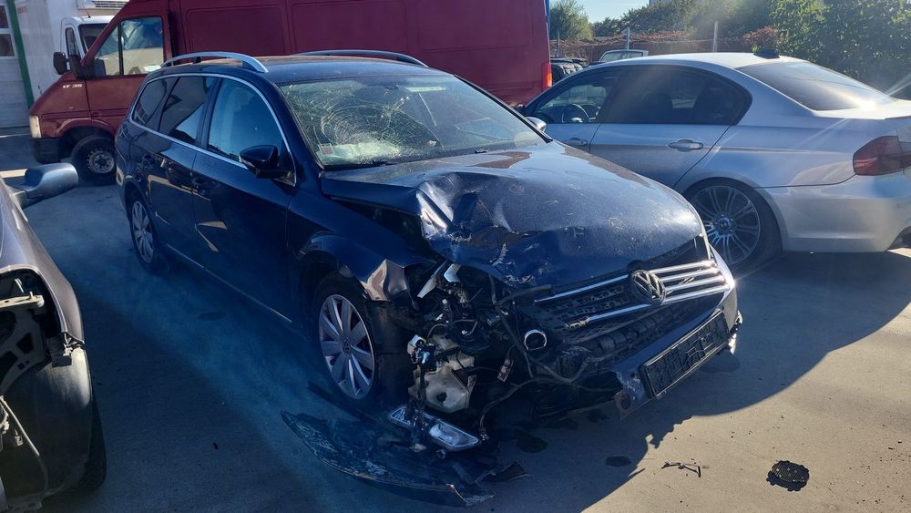 Vând Volkswagen Passat B7 break avariat