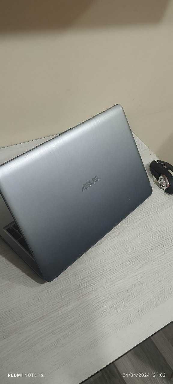 Asus vivobook 15 laptop