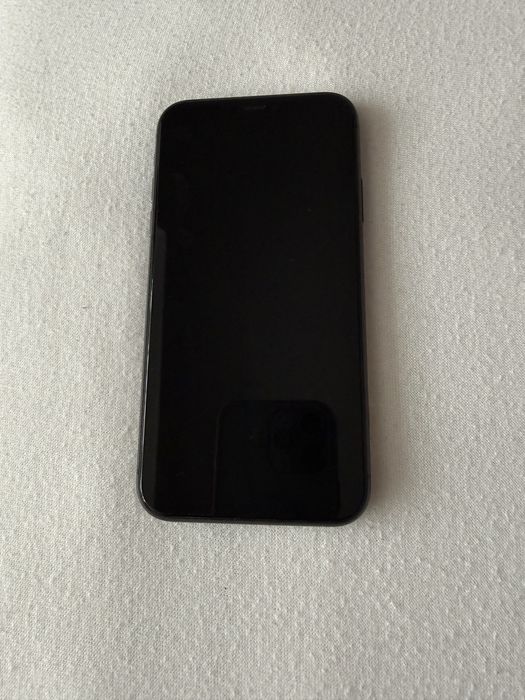 iPhone 11 Black 128GB + incarcator + casti + husă