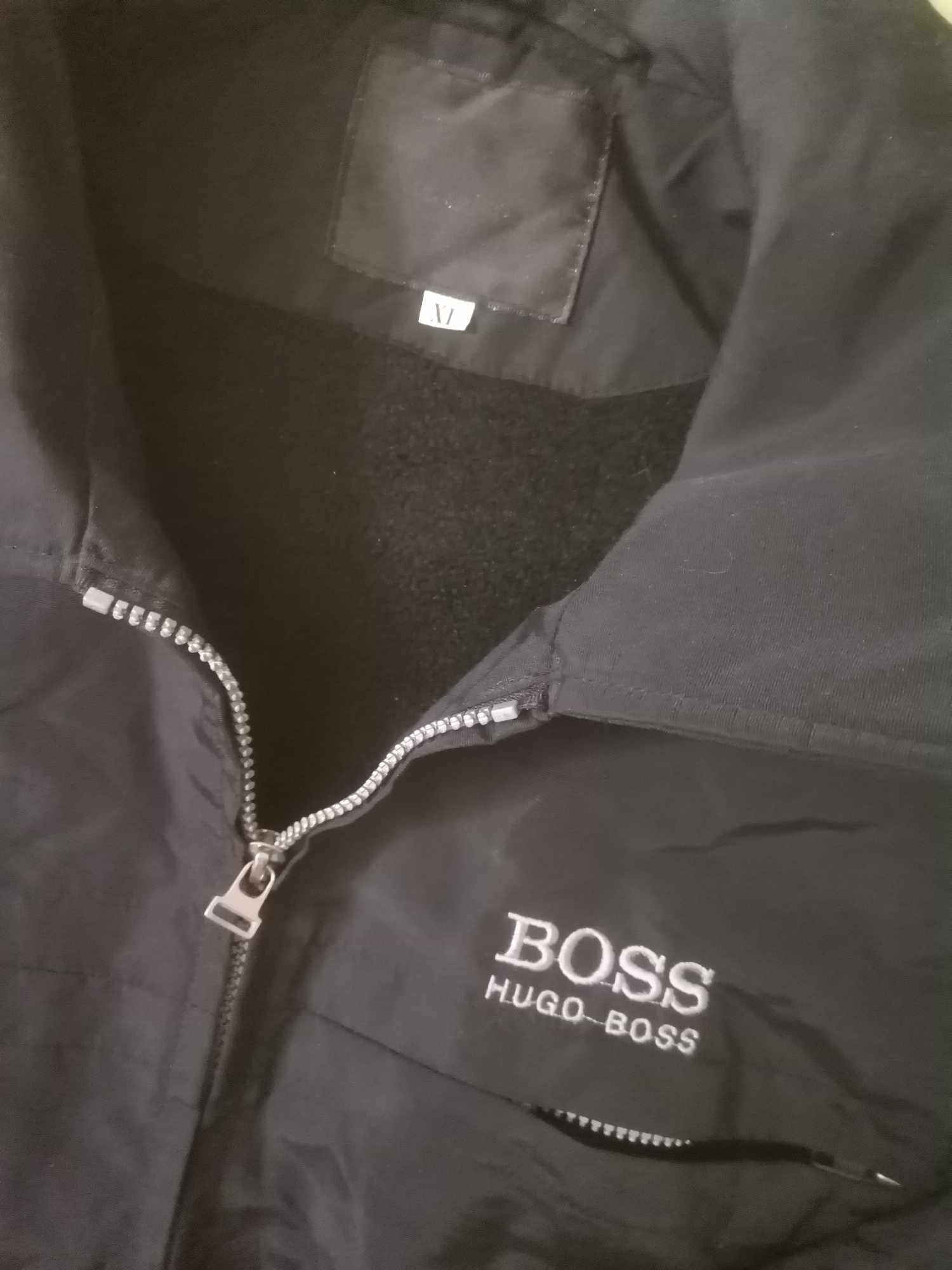 Яке и блуза BOSS  пуловери LACOSTE неразличими от нови.