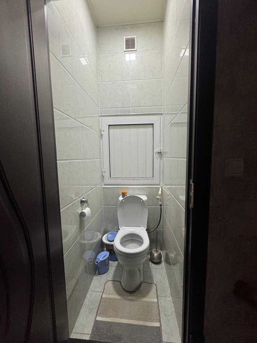 Chilonzor 2-mavzeda 3-xonali uy sotiladi.