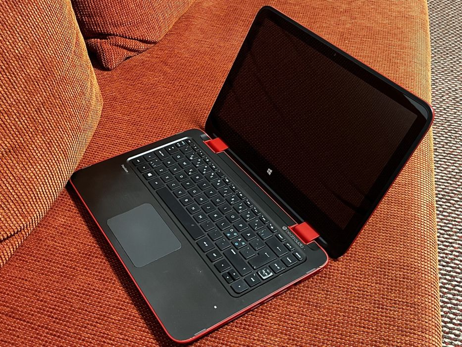 Vând laptop HP Pavilion cu touch screen