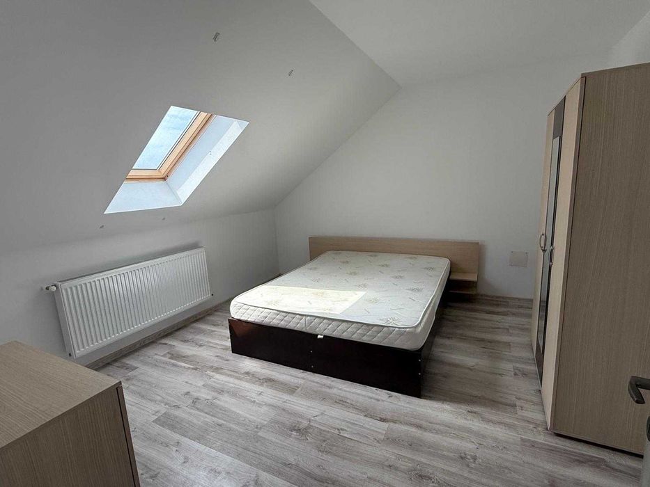 Vind apartament 5 camere deosebit