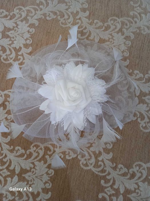 Официално бяла рокля