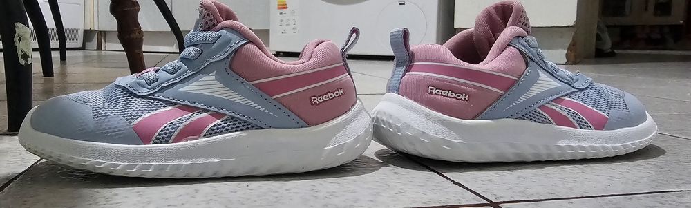 Запазени детски обувки Reebok 24