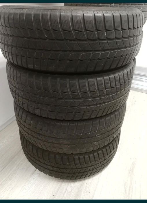 Anvelope de iarnă 235 65 R17