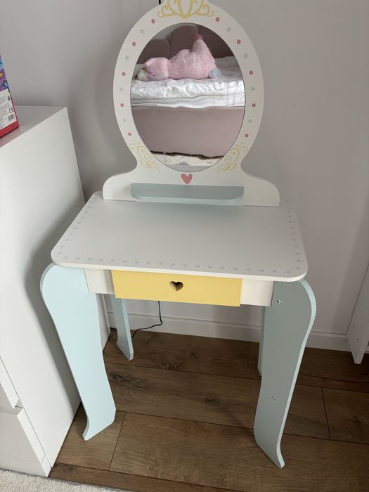Masuta de machiaj copii