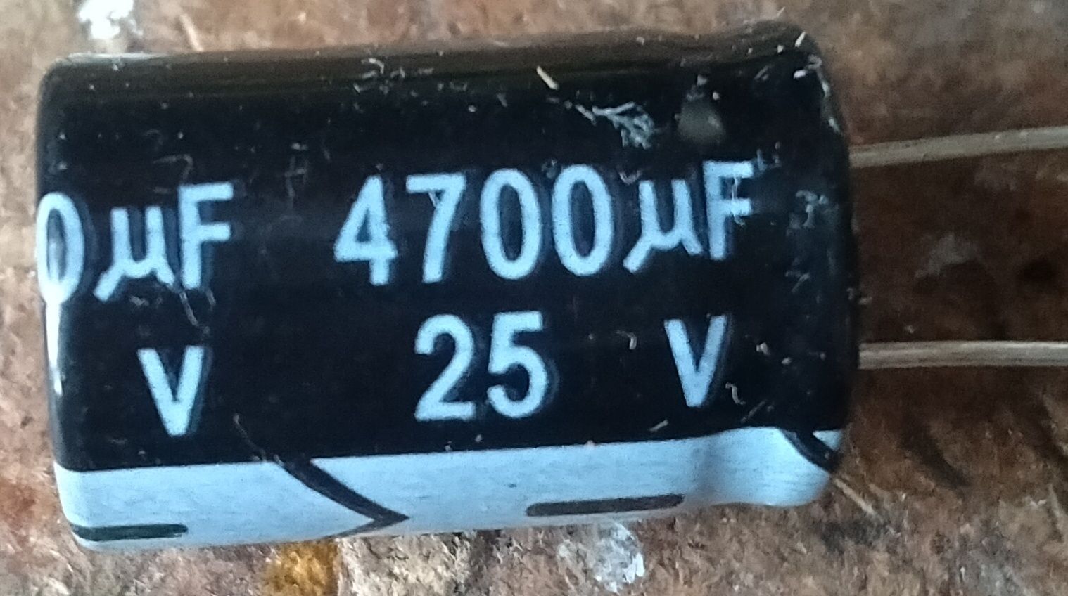 Конденсаторы 3300, 4700мкф 25v.