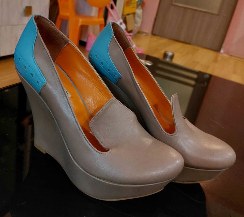 Pantofi designer din piele naturală. Mărimea 38